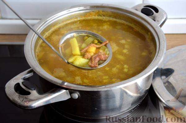 Суп с тушёнкой, консервированной фасолью и горошком