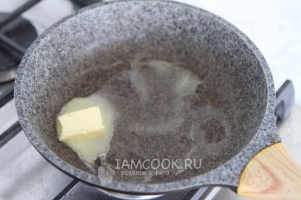 Брокколи с сыром на сковороде
