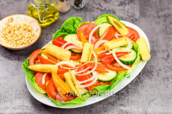 Овощной салат с бальзамическим соусом